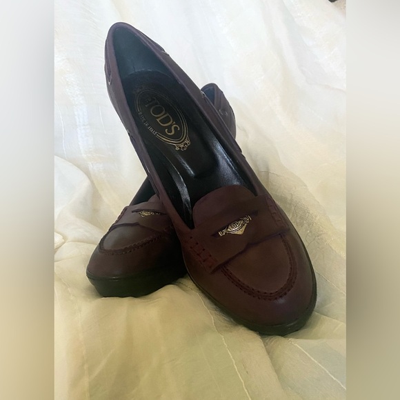 Tod’s Purple Heeled Loafers - Picture 5 of 13